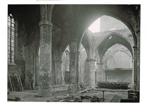 Vorschaubild Recklinghausen: Petrikirche, Innenraum nach Zerstörungen des II. Weltkrieges